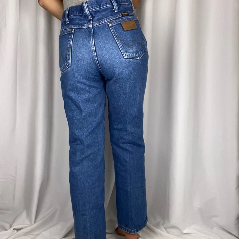 SOLD Wrangler light/medium wash denim sz 34” - Picture 6 of 12